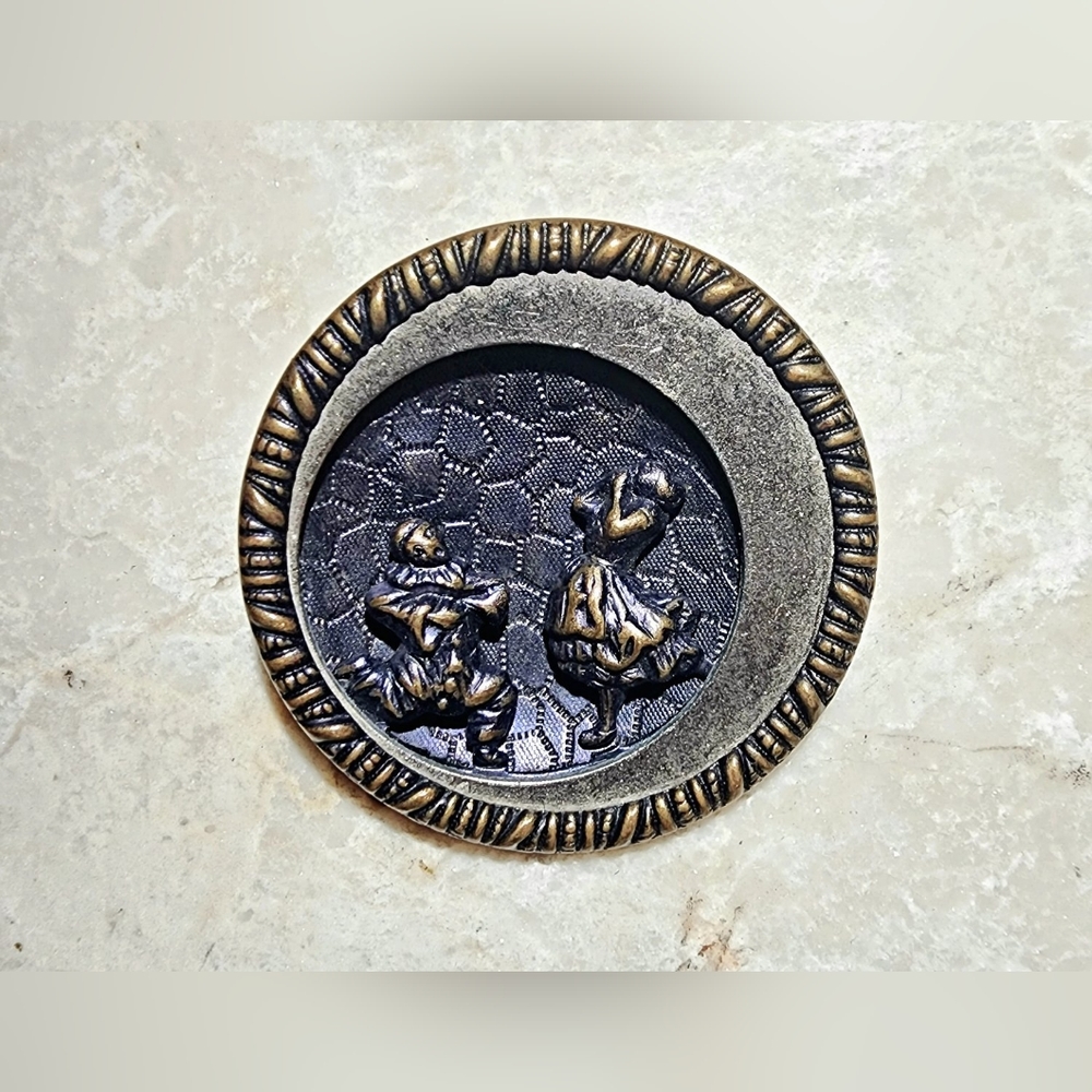 Vintage jester clown making a princess laugh round black and bronze metal brooch